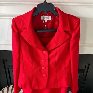 Suit Studio Skirt Suit